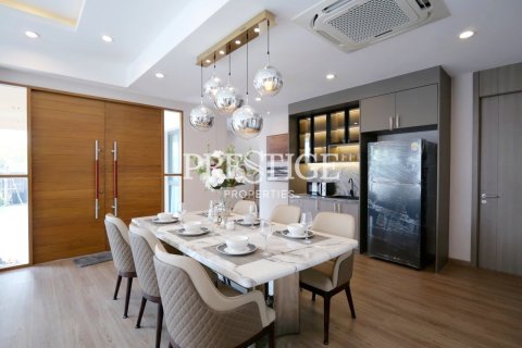 House in Pattaya, Thailand 4 bedrooms № 197650 - photo 6