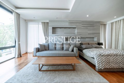 House in Pattaya, Thailand 3 bedrooms № 197648 - photo 8