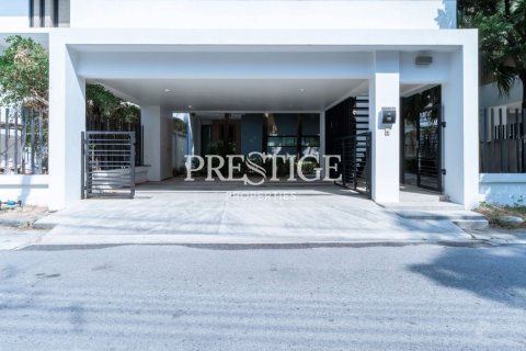 House in Pattaya, Thailand 3 bedrooms № 197648 - photo 23