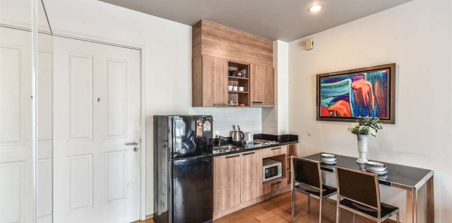 Condo in Bangkok, Thailand, 1 bedroom  № 185657