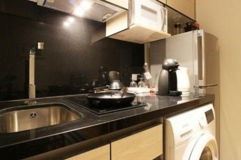 Студия в кондо в Клонг Тоэй, Бангкок, Таиланд № 161871 - фото 7