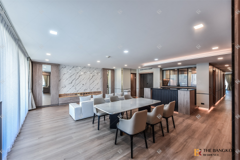 Condo in Bangkok, Thailand, 3 bedrooms № 184307 - photo 2
