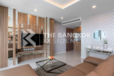 Condo in Bangkok, Thailand, 3 bedrooms № 184310 - photo 2