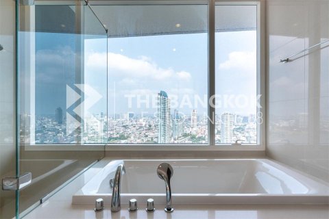 Condo in Bangkok, Thailand, 3 bedrooms № 184310 - photo 8