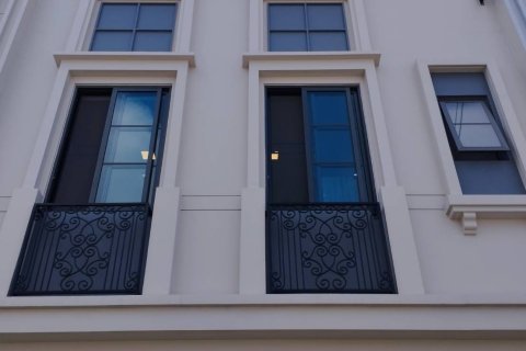 Таунхаус в Банг Каео, Таиланд с 3 спальнями № 140783 - фото 1