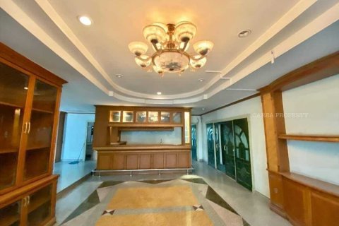 House in Pattaya, Thailand 9 bedrooms № 140789 - photo 20