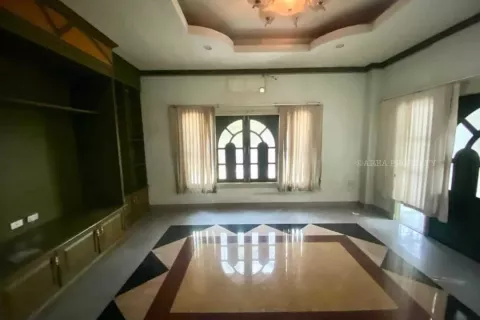 House in Pattaya, Thailand 9 bedrooms № 140789 - photo 13