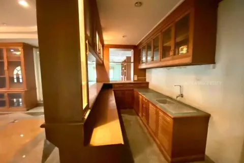 House in Pattaya, Thailand 9 bedrooms № 140789 - photo 17