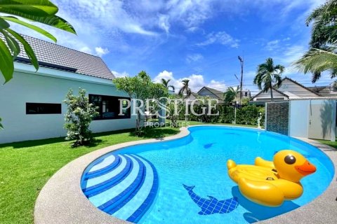 House in Pattaya, Thailand 5 bedrooms № 198516