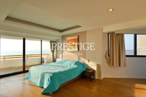 Condo in Pattaya, Thailand, 3 bedrooms № 198520 - photo 10