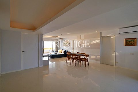 Condo in Pattaya, Thailand, 3 bedrooms № 198520 - photo 4