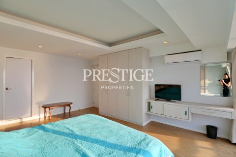 Condo in Pattaya, Thailand, 3 bedrooms № 198520 - photo 11