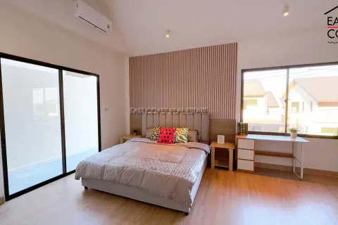 Casa de 4 dormitorios en Pattaya, Tailandia № 212926 - foto 3