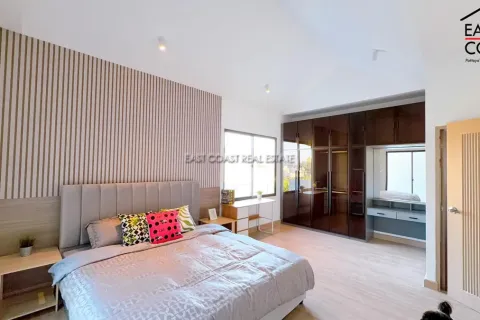 Casa de 4 dormitorios en Pattaya, Tailandia № 212926 - foto 13