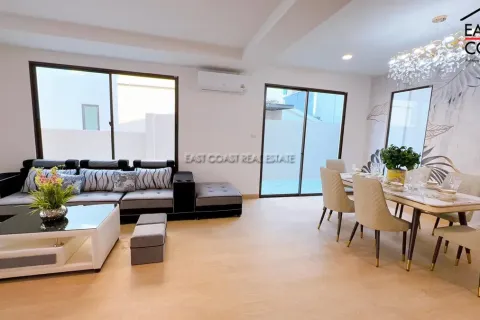Casa de 4 dormitorios en Pattaya, Tailandia № 212926 - foto 9