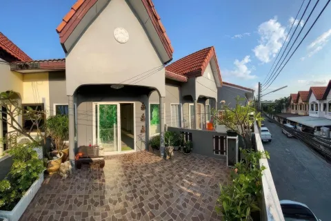 Дом в Паттайе, Таиланд с 3 комнатами № 155491 - фото 1