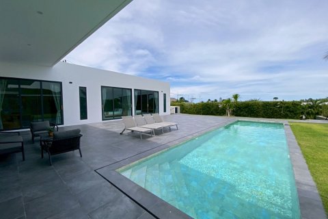 Villa in Hua Hin, Thailand 5 bedrooms № 168340 - photo 4