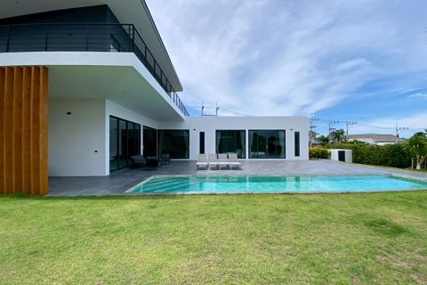Villa in Hua Hin, Thailand 5 bedrooms № 168340 - photo 2