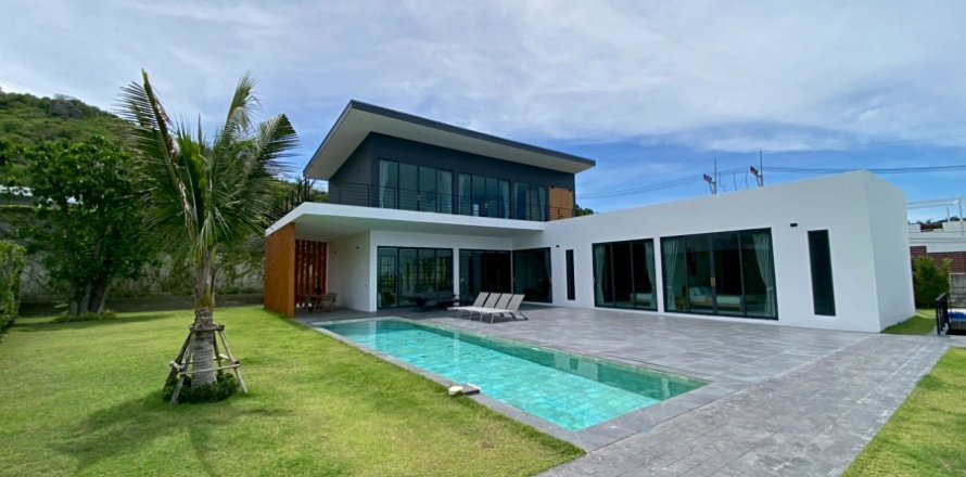 Villa in Hua Hin, Thailand 5 bedrooms № 168340
