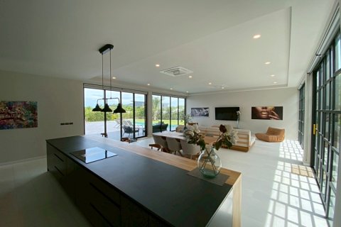 Villa in Hua Hin, Thailand 5 bedrooms № 168340 - photo 5