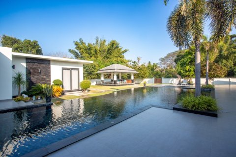 Villa in Hua Hin, Thailand 6 bedrooms № 168382 - photo 5