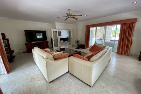 Villa in Hua Hin, Thailand 6 bedrooms № 168348 - photo 9