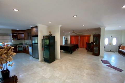 Villa in Hua Hin, Thailand 6 bedrooms № 168348 - photo 8