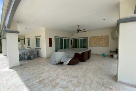 Villa in Hua Hin, Thailand 6 bedrooms № 168348 - photo 27