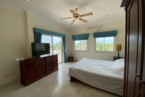 Villa in Hua Hin, Thailand 6 bedrooms № 168348 - photo 24