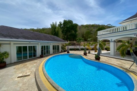 Villa in Hua Hin, Thailand 6 bedrooms № 168348 - photo 5