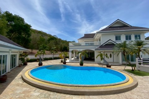 Villa in Hua Hin, Thailand 6 bedrooms № 168348