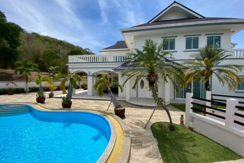 Villa in Hua Hin, Thailand 6 bedrooms № 168348 - photo 2