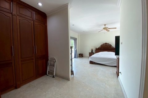 Villa in Hua Hin, Thailand 6 bedrooms № 168348 - photo 17