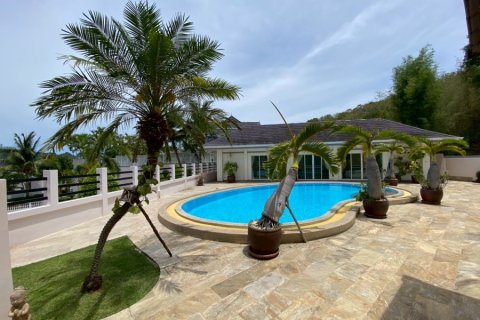 Villa in Hua Hin, Thailand 6 bedrooms № 168348 - photo 3