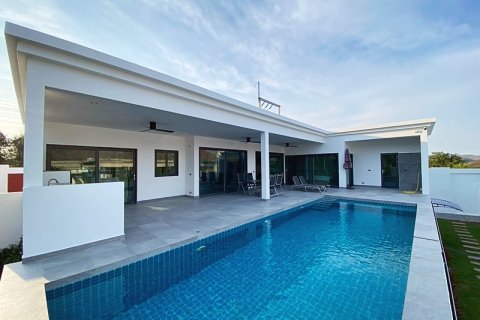 Villa in Hua Hin, Thailand 2 bedrooms № 168347 - photo 2