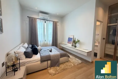 Casa de 4 dormitorios en Pattaya, Tailandia № 211048 - foto 4