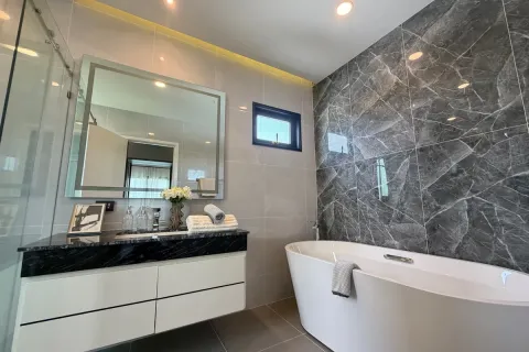 Casa de 4 dormitorios en Pattaya, Tailandia № 211048 - foto 18