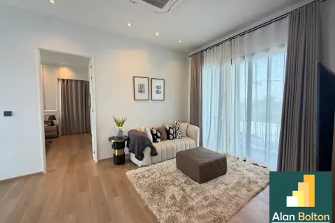 Casa de 4 dormitorios en Pattaya, Tailandia № 211048 - foto 12