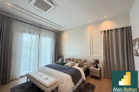 Casa de 4 dormitorios en Pattaya, Tailandia № 211048 - foto 3