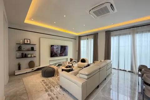 Casa de 4 dormitorios en Pattaya, Tailandia № 211048 - foto 14