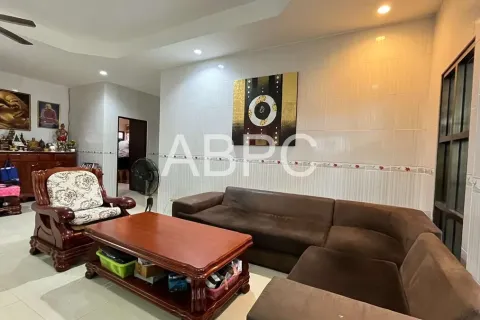 Casa de 3 dormitorios en Pattaya, Tailandia № 211047 - foto 8