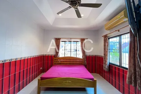 Casa de 3 dormitorios en Pattaya, Tailandia № 211047 - foto 10
