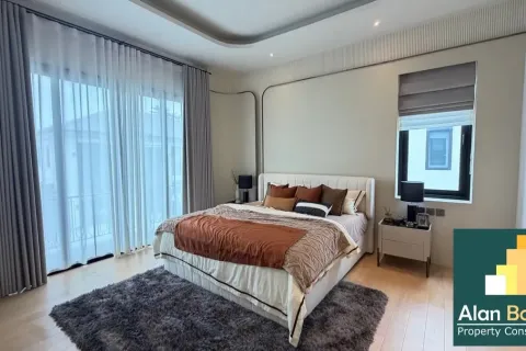 Casa de 4 dormitorios en Pattaya, Tailandia № 211049 - foto 11