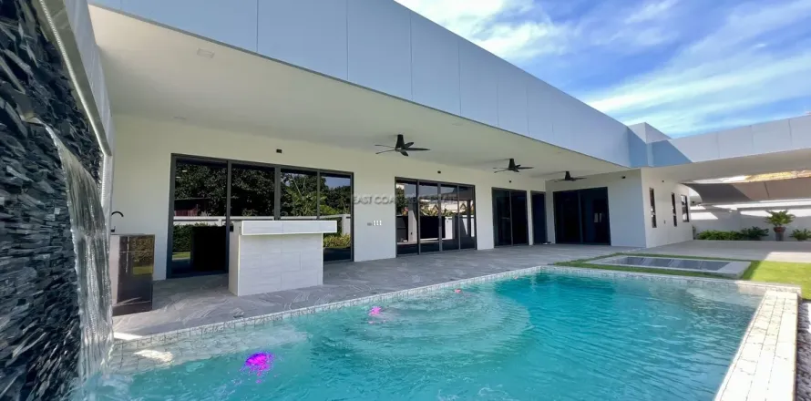 Casa de 3 dormitorios en Pattaya, Tailandia № 212917
