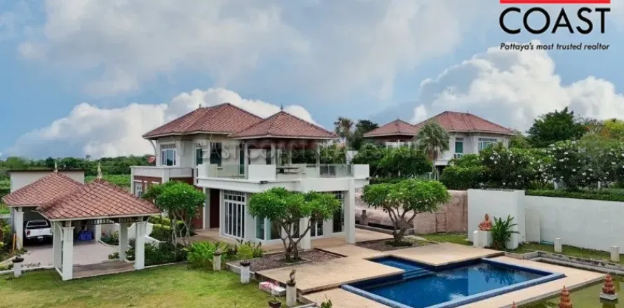 Casa de 4 dormitorios en Pattaya, Tailandia № 212913