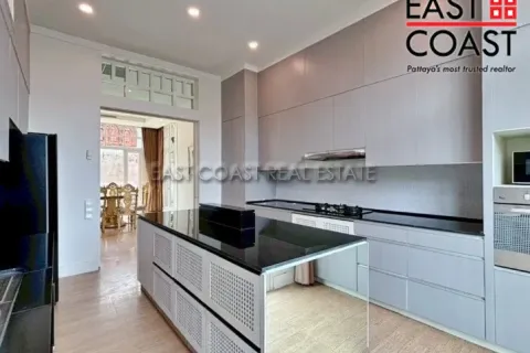 Casa de 4 dormitorios en Pattaya, Tailandia № 212913 - foto 10