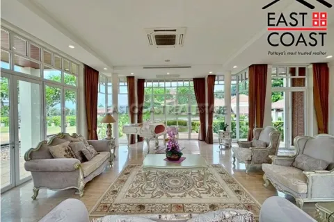 Casa de 4 dormitorios en Pattaya, Tailandia № 212913 - foto 4