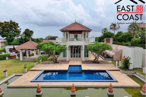 Casa de 4 dormitorios en Pattaya, Tailandia № 212913 - foto 2