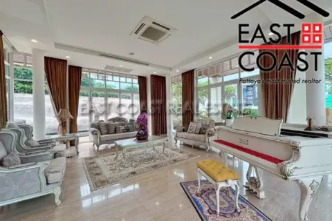 Casa de 4 dormitorios en Pattaya, Tailandia № 212913 - foto 7
