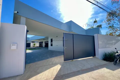 Casa de 3 dormitorios en Pattaya, Tailandia № 212918 - foto 2